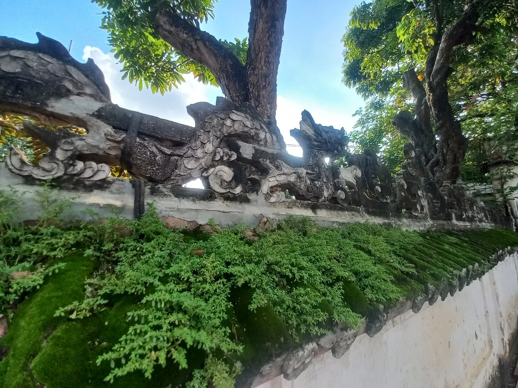 Hình tượng rồng trên tường bao Đình Sơn Đồng