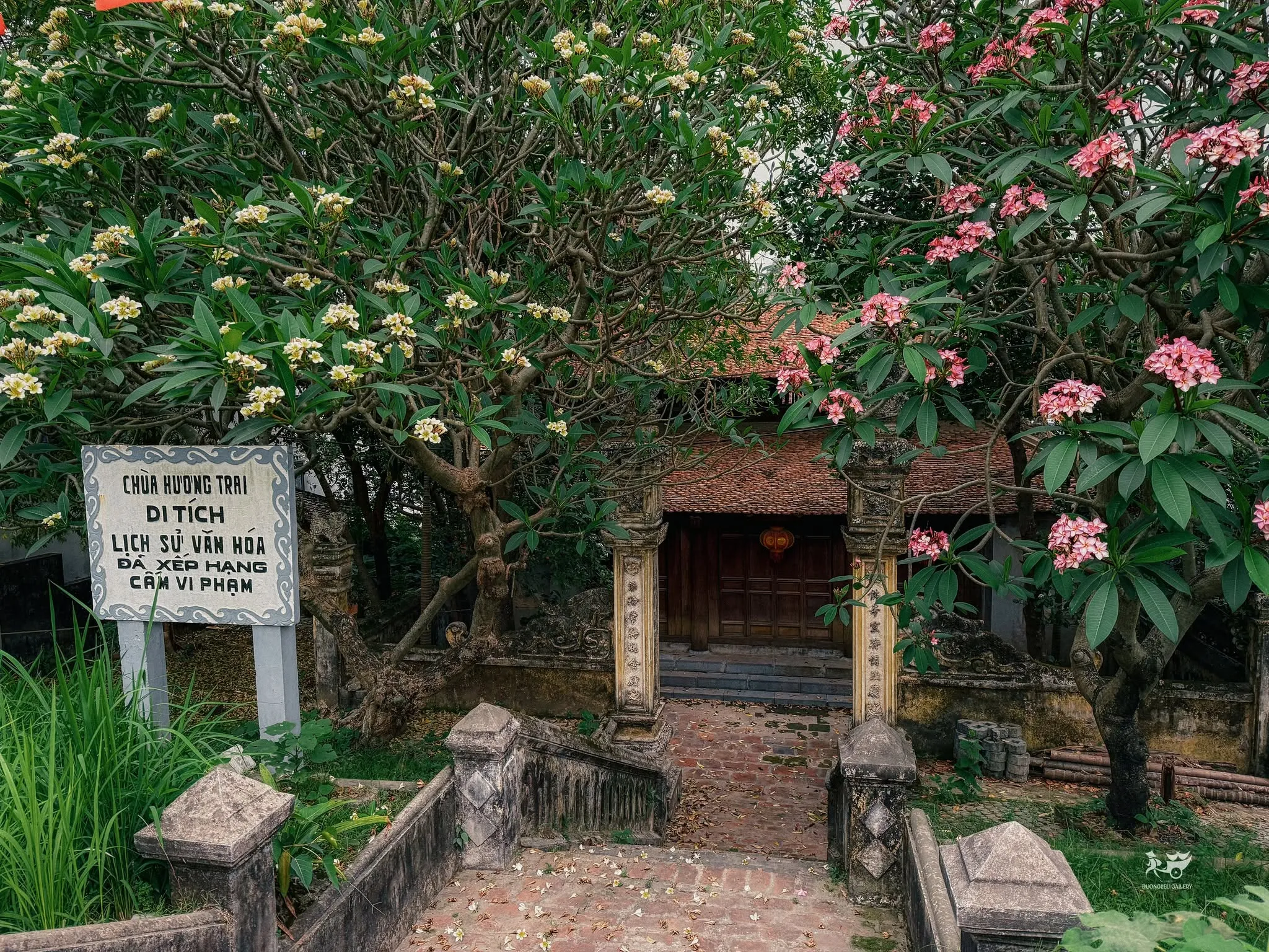 Cảnh quan Chùa Hương Trai