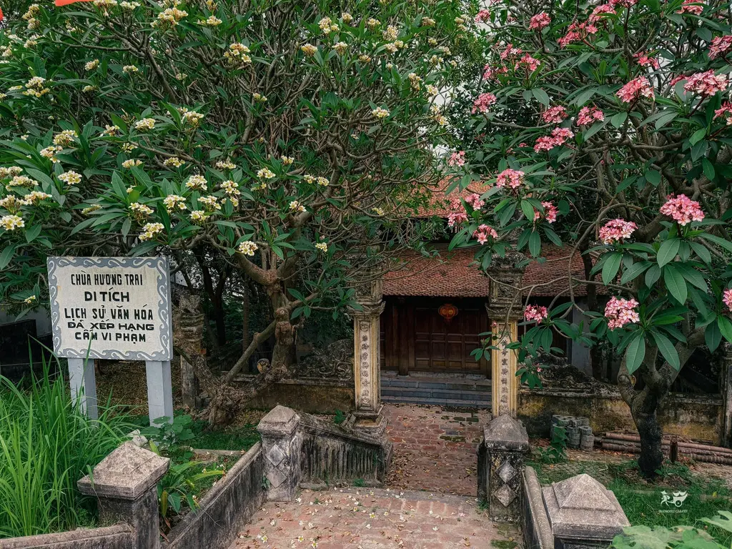 Cảnh quan Chùa Hương Trai