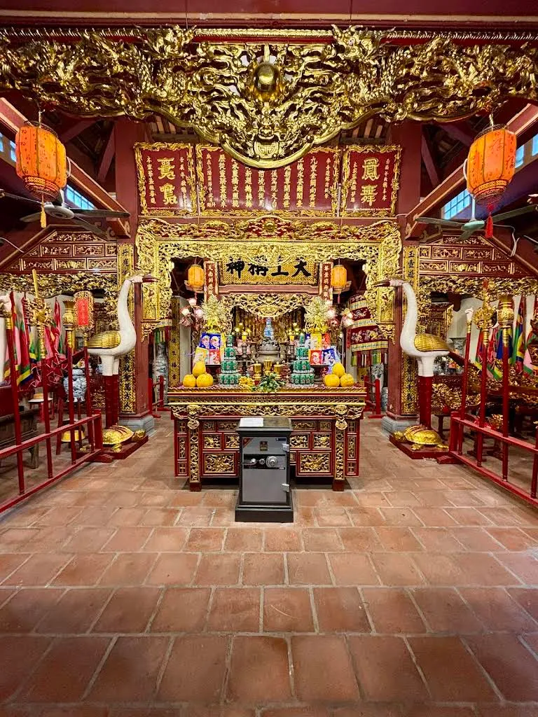 Cảnh quan bên trong di tích Bích Câu Đạo Quán