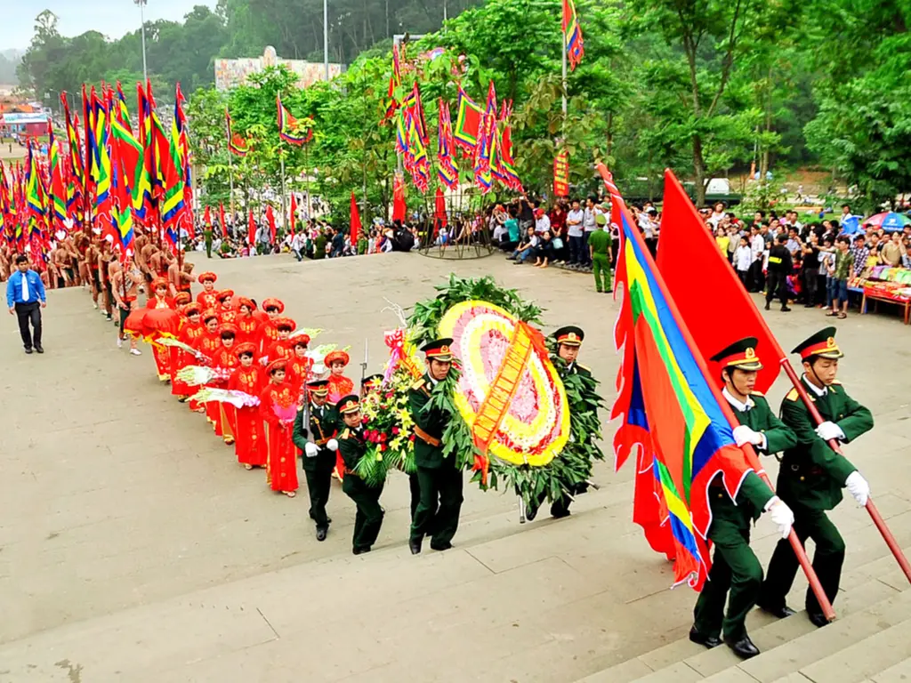 Đoàn rước Lễ hội Giỗ Tổ Hùng Vương