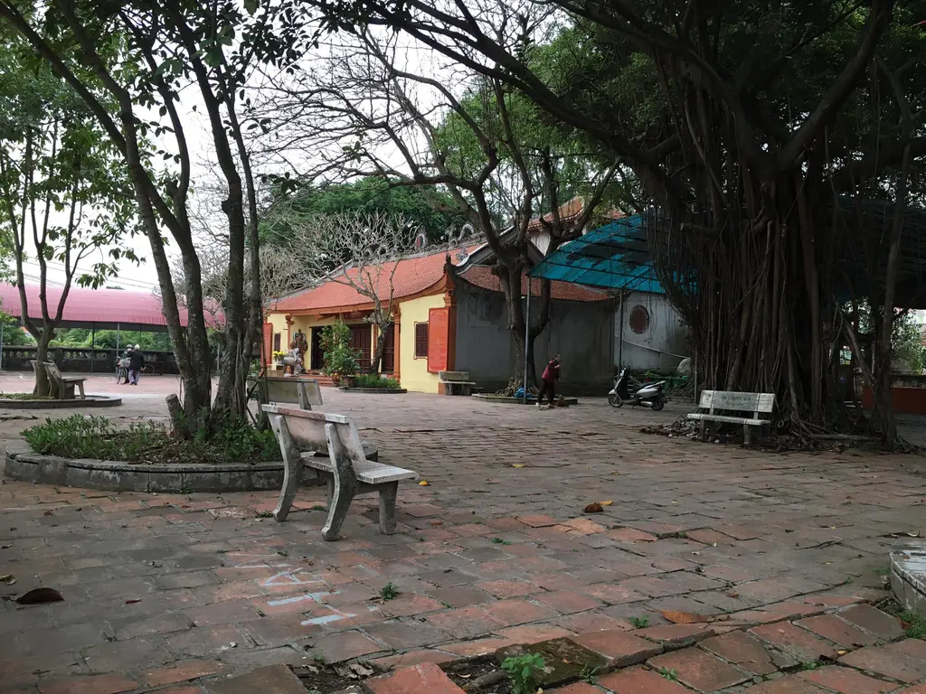 Khuôn viên Đền Phù Ủng