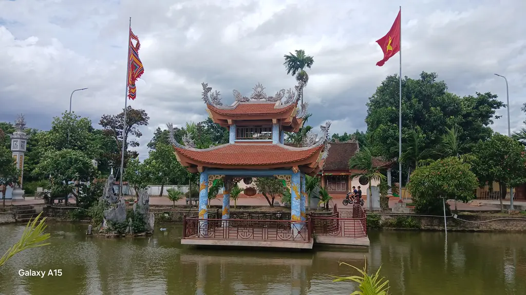 Toàn cảnh Thủy Đình đình Thụy Dương