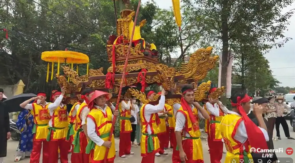 Kiệu rước Lễ hội Chùa Hương Thủy