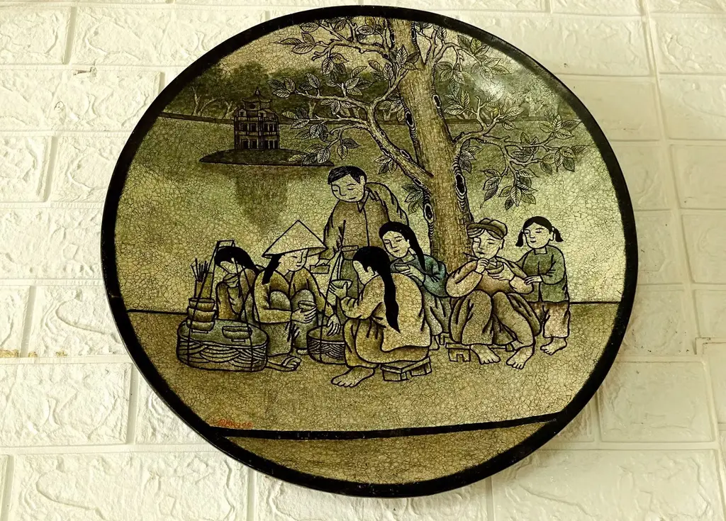 Bức tranh sơn mài được làm hoàn toàn từ vỏ trứng của nghệ nhân Đinh Văn Hùng