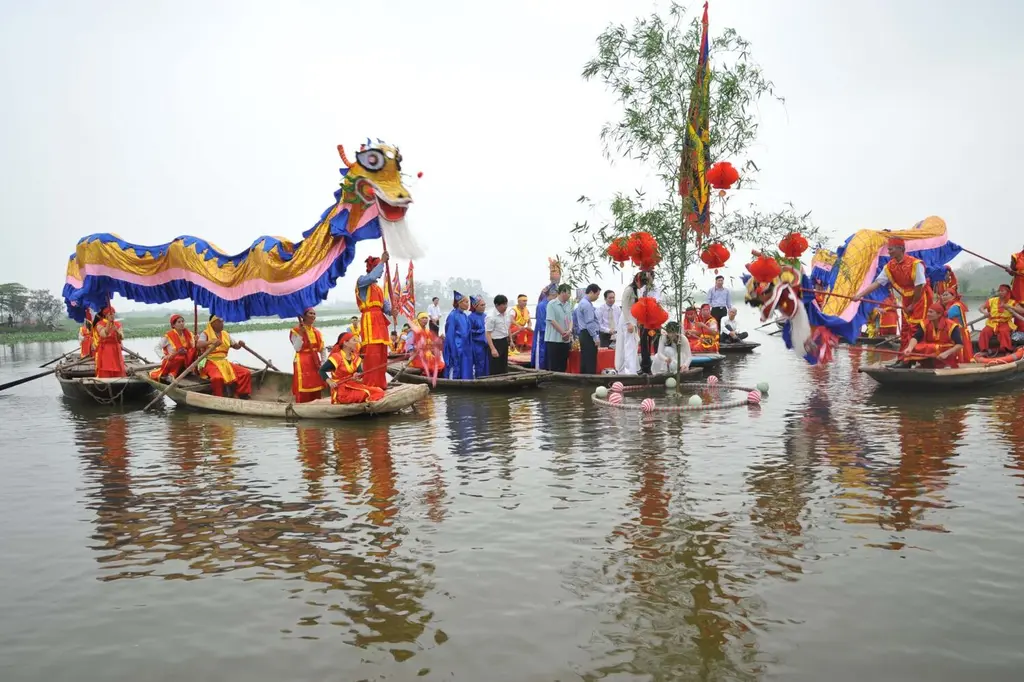 Lễ rước nước tại Lễ hội Hoa Lư