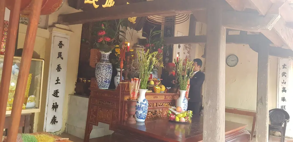 Không gian cảnh quan chính điện Đền thờ Tổ nghề khảm Chuồn Ngọ