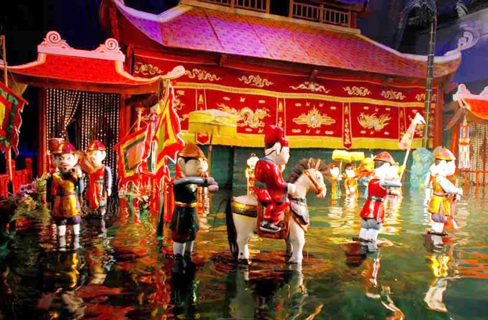 Hình ảnh một buổi biểu diễn ở làng rối nước Đào Thục