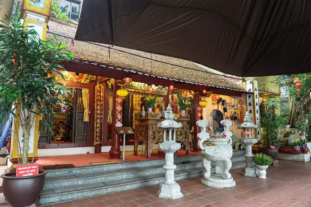 Cảnh quan Miếu Hai Bà Trưng