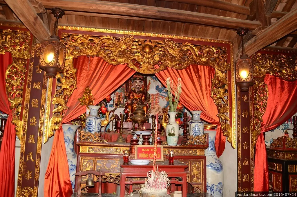 Ban thờ Tướng Cao Lỗ tại Đền Thờ Cao Lỗ
