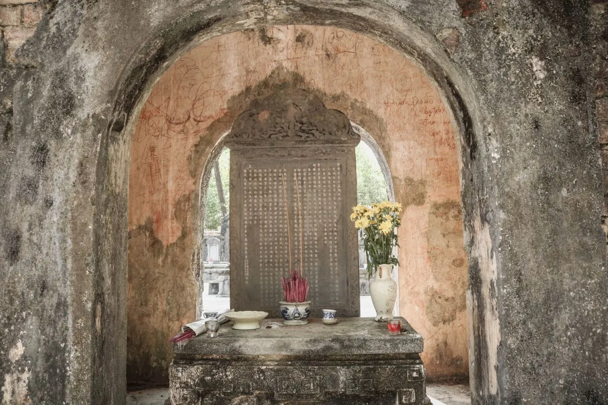 Bia đá tại Chùa Từ Hiếu