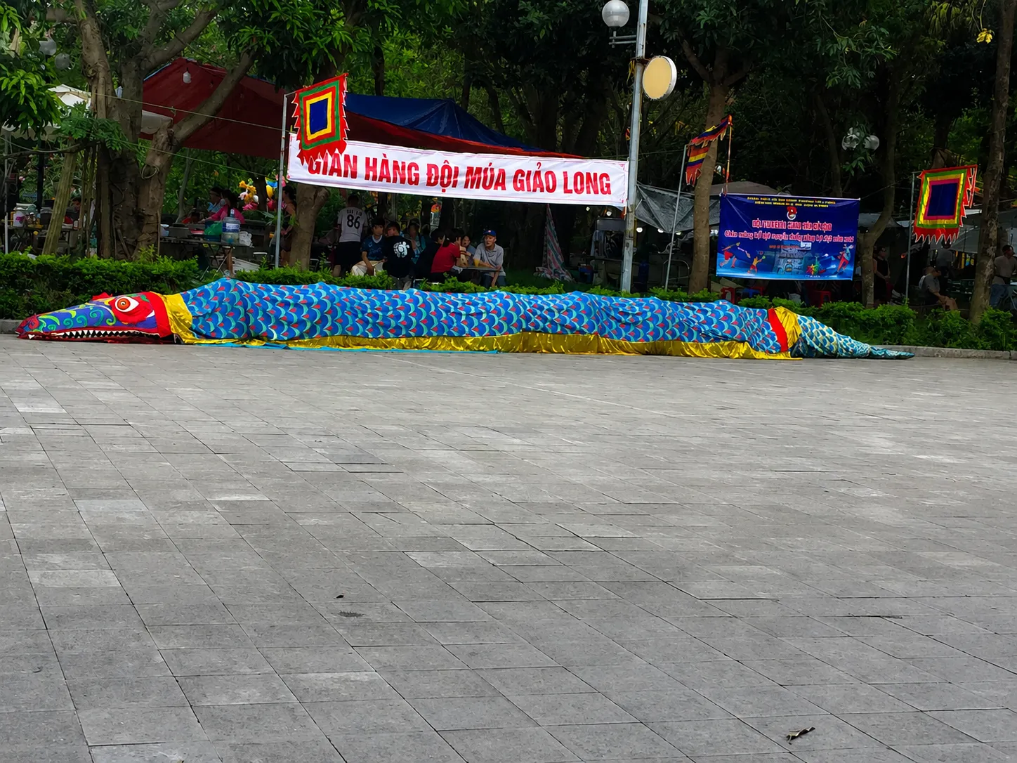 Lốt Giảo Long trong hội làng Lệ Mật