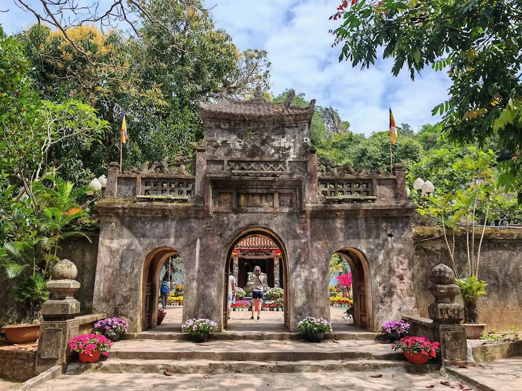 Cổng vào khu di tích núi Ngũ Hành Sơn