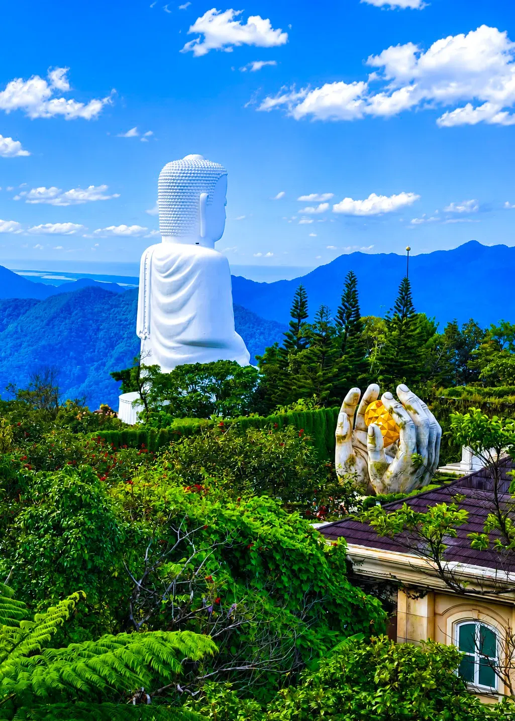 Tượng Phật Thích Ca Mâu Ni Chùa Linh Ứng - Bãi Bụt Sơn Trà