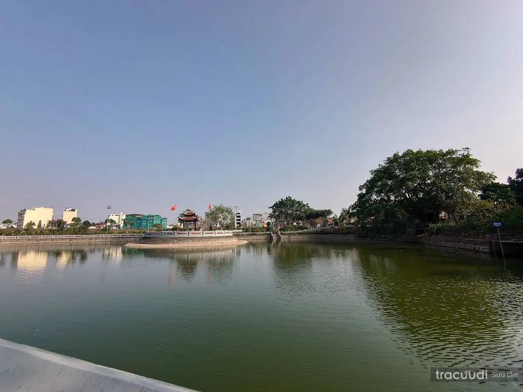 Không gian cảnh quan bên ngoài Đình Phúc Xá Bắc Biên nhìn từ xa