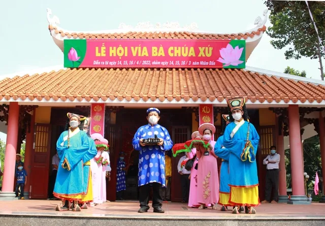 Nghi thức dâng hương, lễ vật tại Lễ Vía Bà Chúa Xứ Gò Tháp