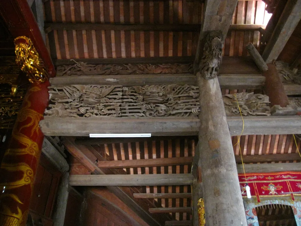 Chạm khắc ván gió Đình Hương Canh