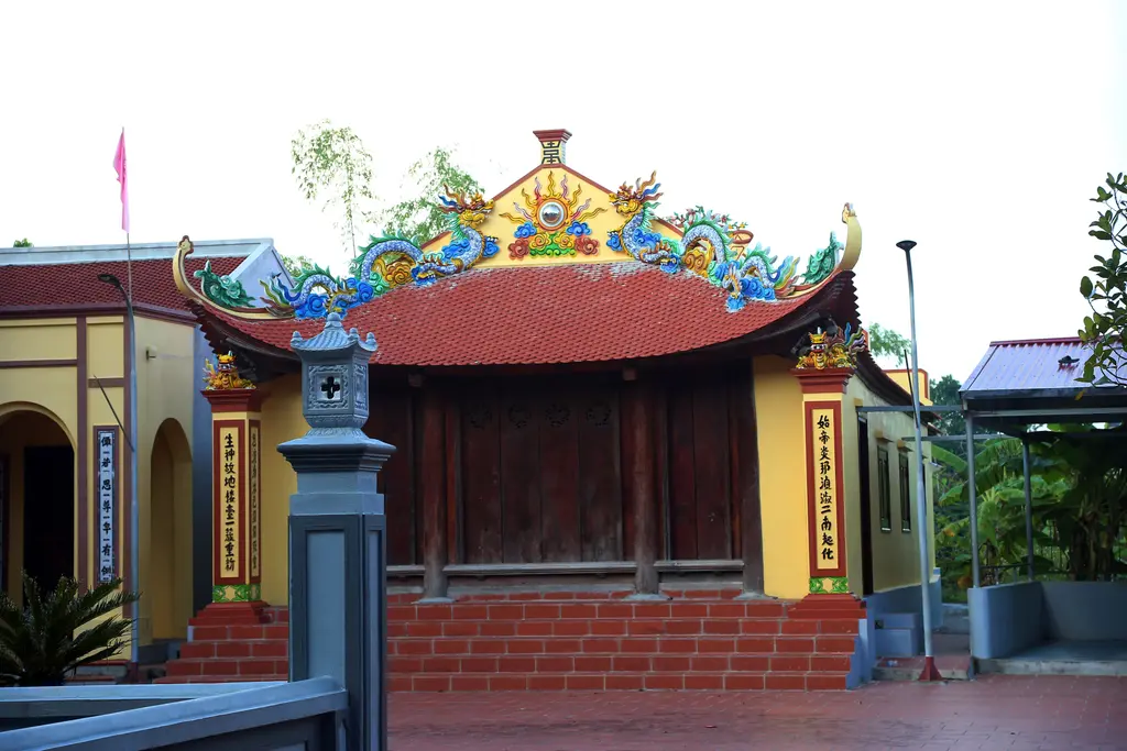 Không gian cảnh quan bên ngoài đình Nhự Nương