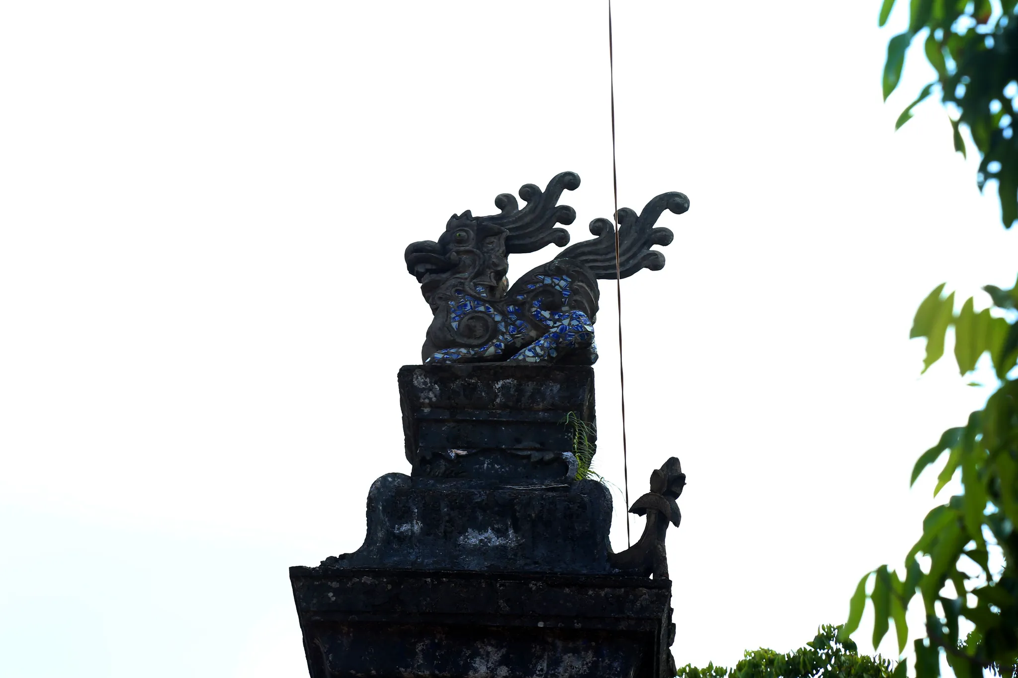 Hình tượng nghê trên trụ biểu chùa Viên Quang