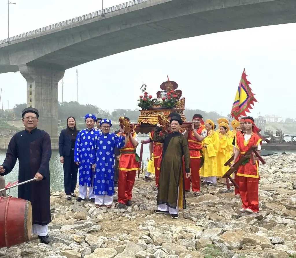 Nghi thức rước nước thiêng ngã ba Hạc về đền thờ Quách A Nương