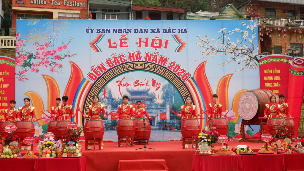 Trống hội khai mạc Lễ hội Đền Bắc Hà