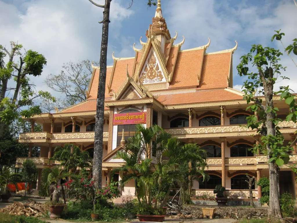 Tu viện mới xây trong chùa Kom Pong