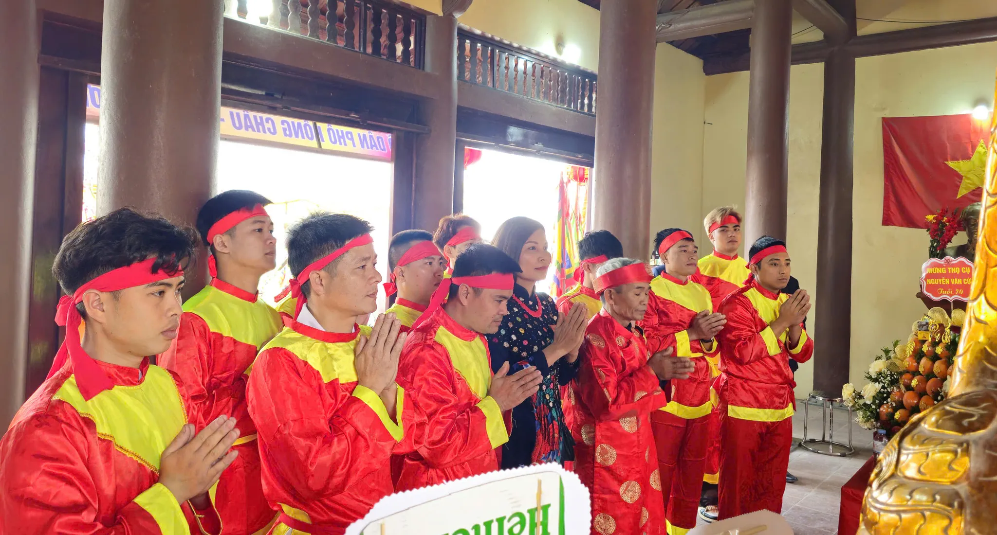 Lễ dâng hương tại Lễ hội đình Doanh Châu