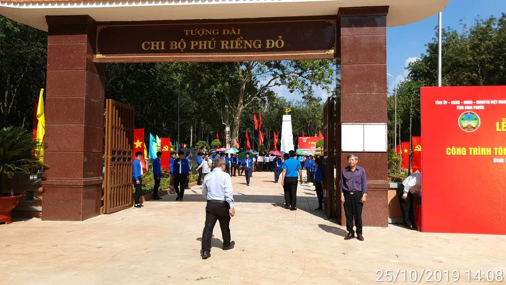 Cảnh quan di tích lịch sử văn hóa Phú Riềng Đỏ