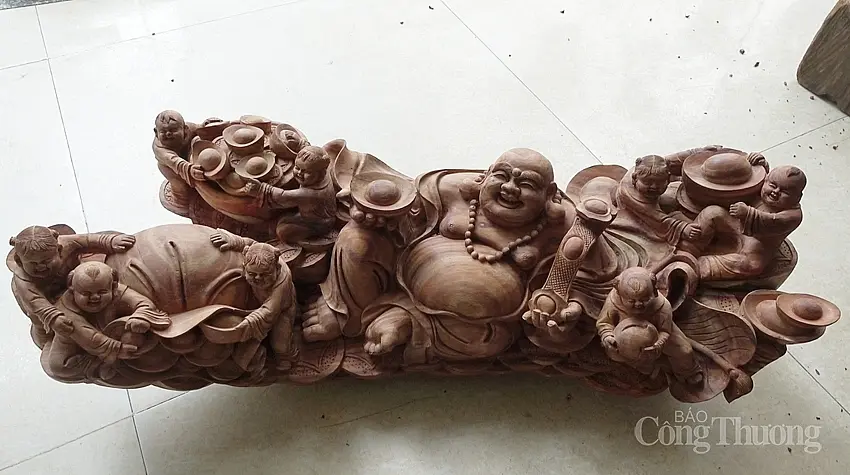 Sản phẩm điêu khắc gỗ của nghệ nhân Nguyễn Văn Truyền