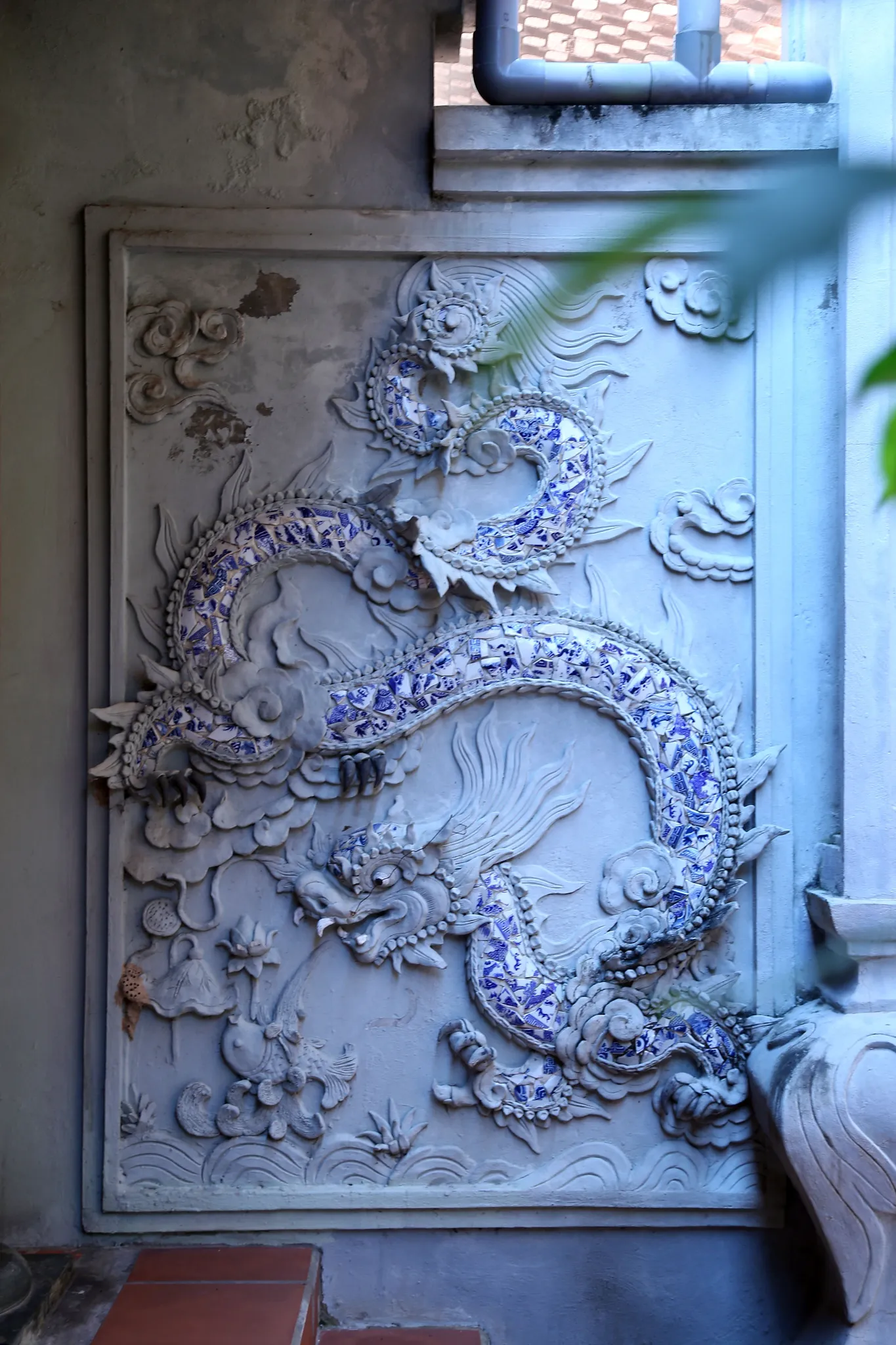 Phù điêu rồng trong chùa Tu Hoàng (Càn Phúc tự)