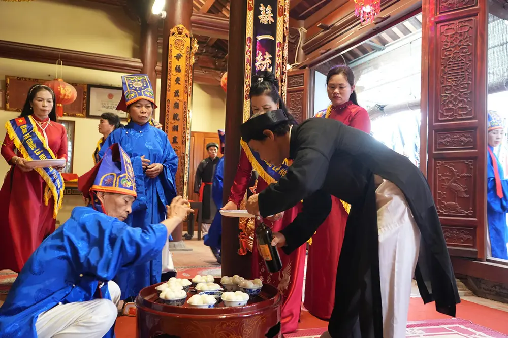 Nghi lễ dâng bánh trôi tại Hội làng Vân Môn