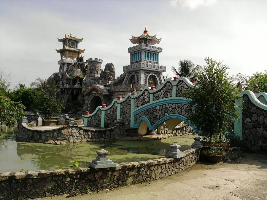 Khuôn viên Chùa La Hán