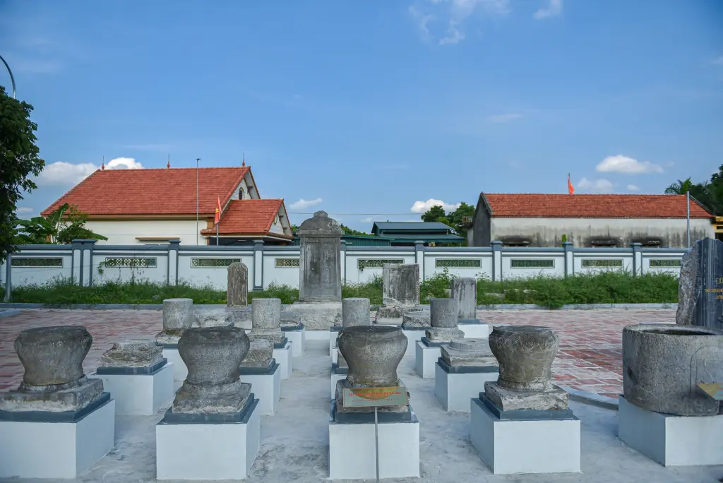 Những tấm bia đá còn sót lại tại Chùa Bắc Mã