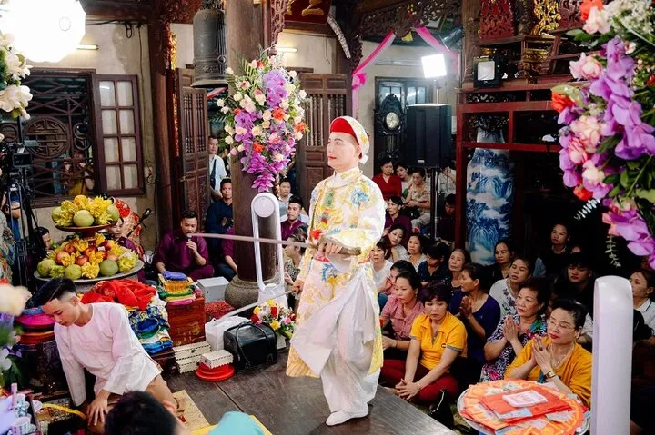Nghi thức hầu đồng trong Lễ hội đền Lảnh Giang