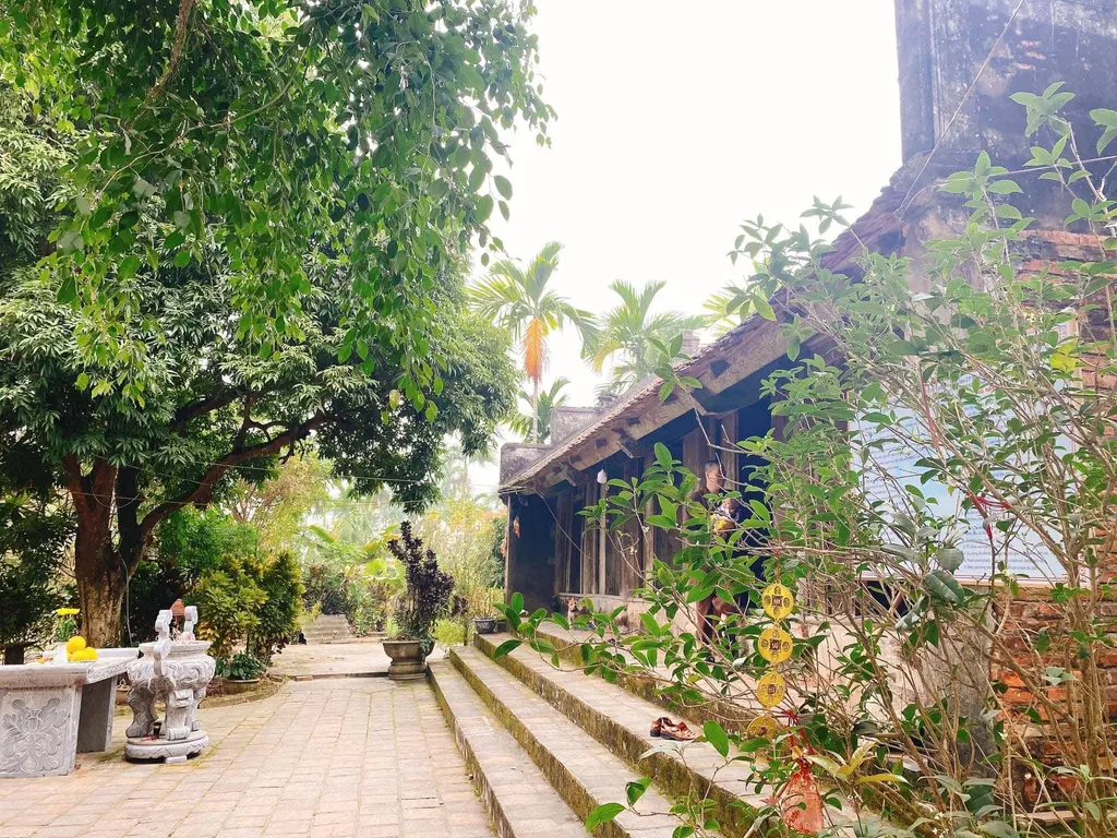 Cảnh quan Chùa Bảo Tháp (Chùa Linh Quy) chụp ngang