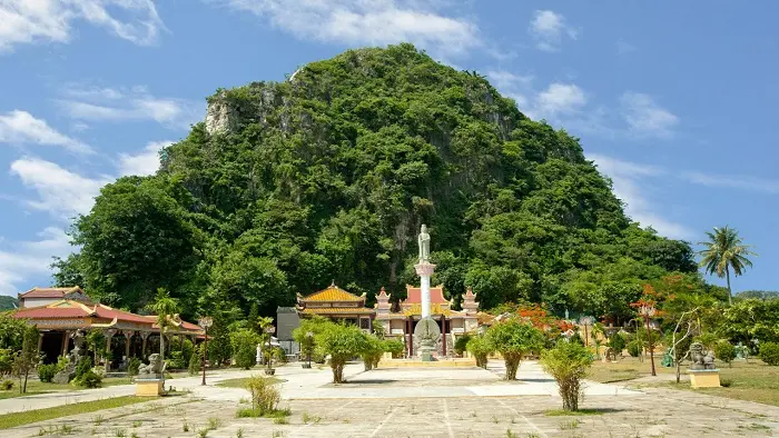 Khuôn viên Chùa Quan Âm