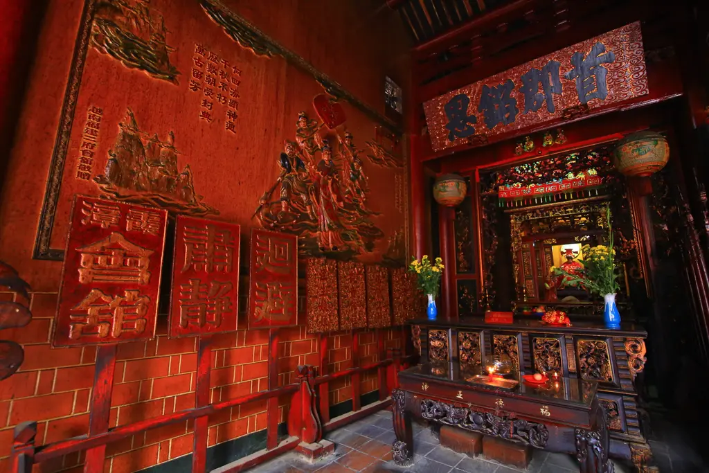 Kiến trúc bên trong Hội Quán Hà Chương