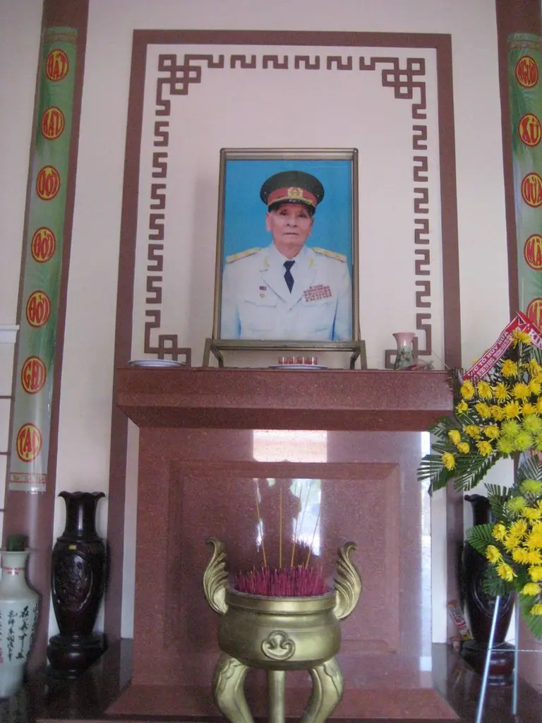 Chân dung Trung tướng Đồng Văn Cống được đặt trong đền thờ