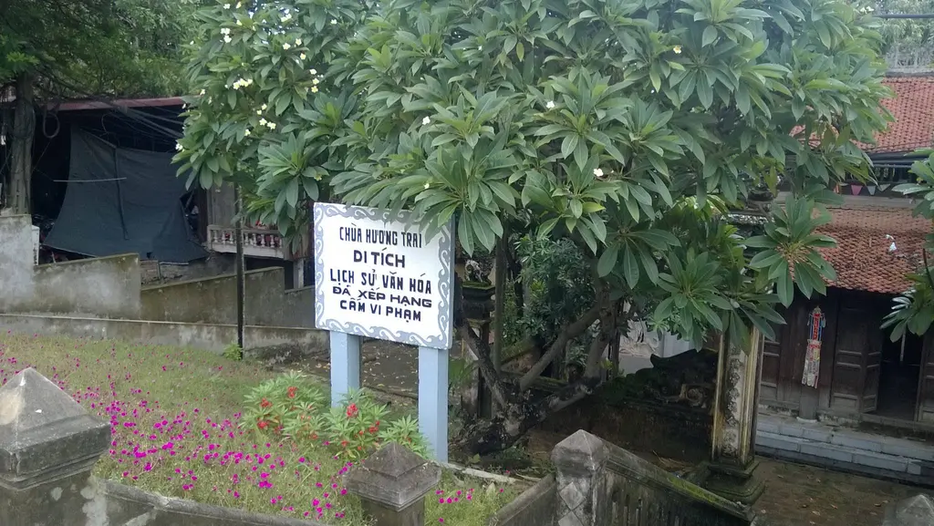 Cảnh quan Chùa Hương Trai