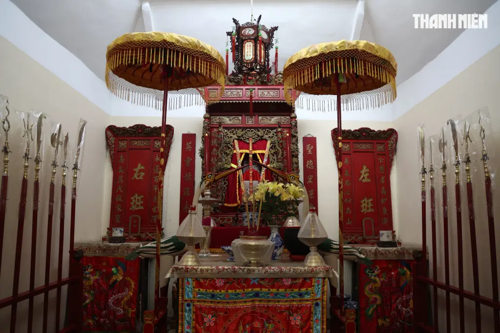 Không gian chính điện tại Đền thờ Trương Tấn Bửu
