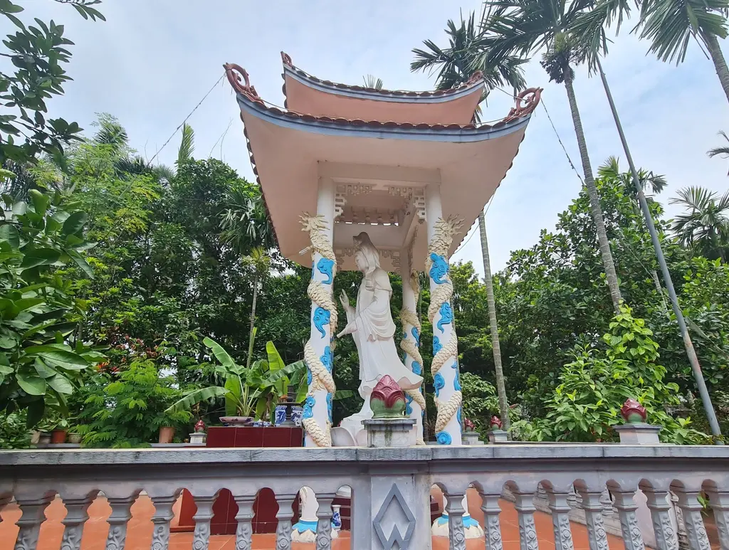Lầu Quan Âm Chùa Hạ Hòa