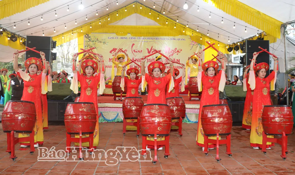Tiết mục trống khai hội đền Trà Phương