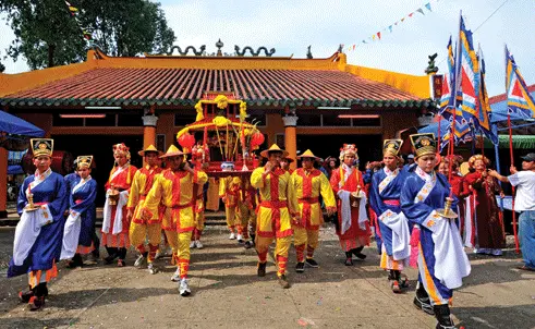 Rước kiệu tại Lễ Kỳ Yên Đình Bình Đông