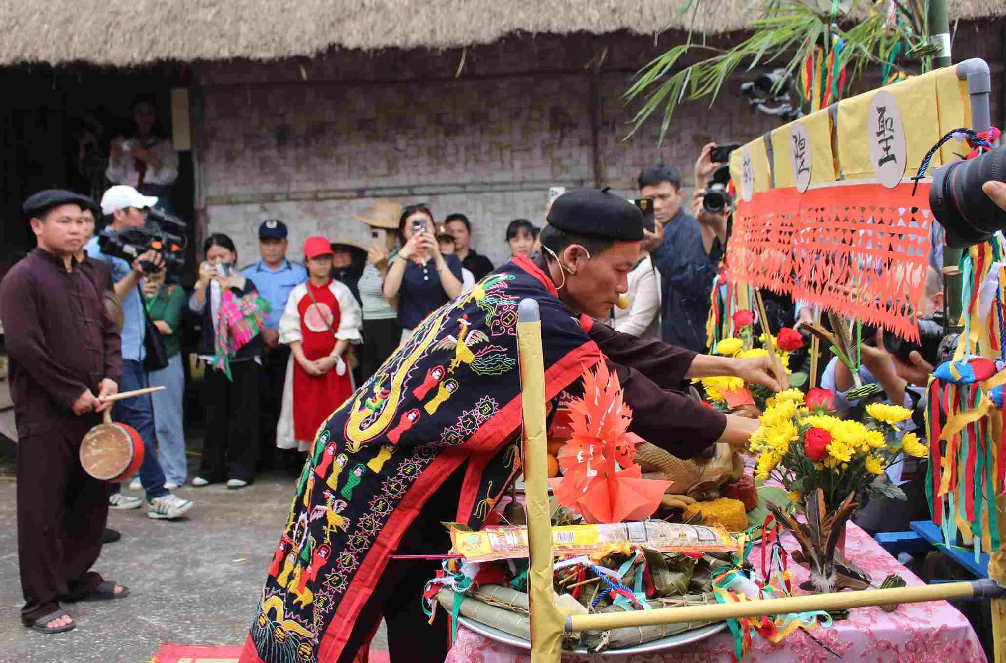 Nghi thức trong phần Lễ tại Lễ hội xuống đồng của người Cao Lan
