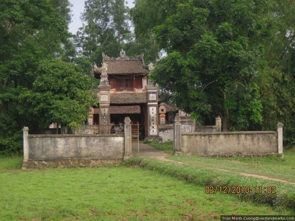 Đền Cả chụp từ xa