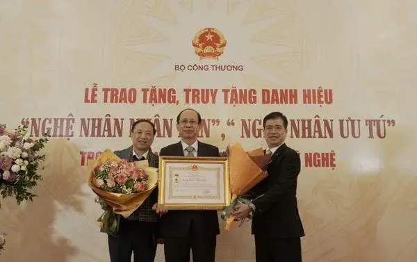 Lễ trao tặng danh hiệu "Nghệ nhân nhân dân" cho ông Lý Ngọc Minh