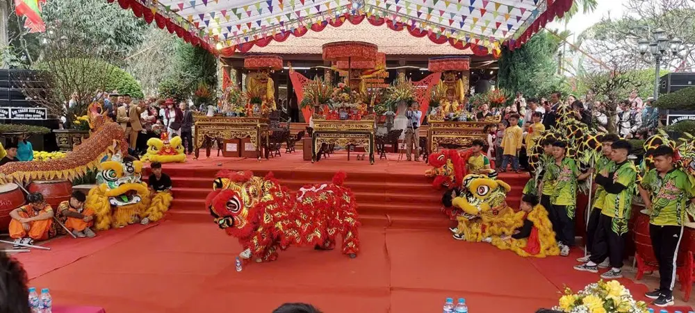 Không gian Hội đền Măng Sơn