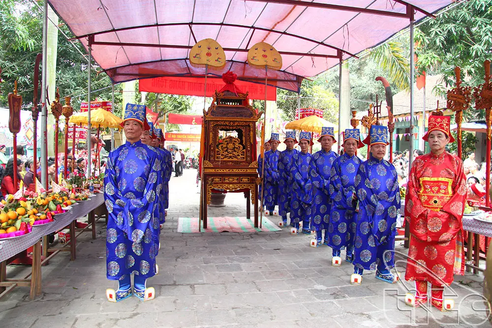 Đội nghi lễ tại Hội làng Vạn Phúc