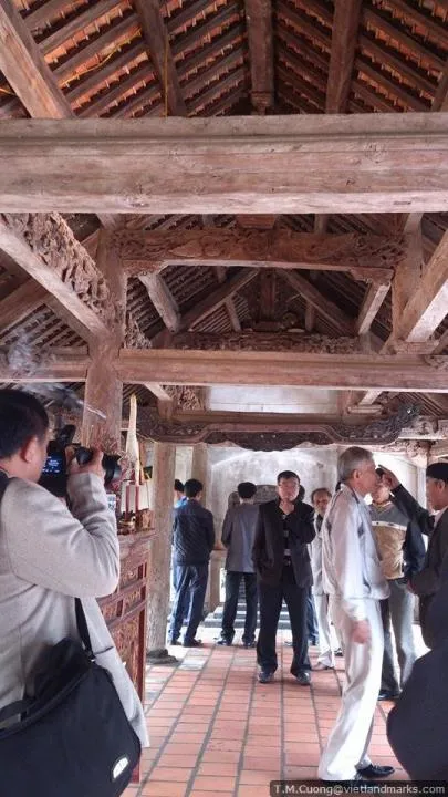 Không gian bên trong Đình Trường Lưu