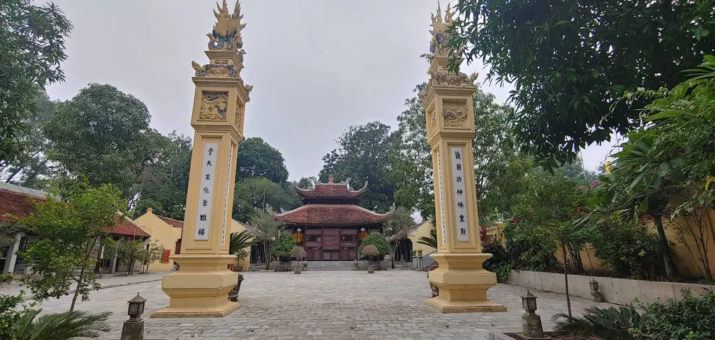 Không gian cảnh quan bên ngoài Đền Dương Liễu
